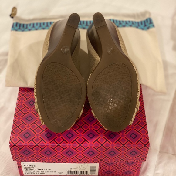 Tory Burch mini Miller open toe wedge
Size 7 - Picture 2 of 3